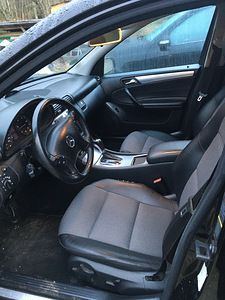 Mercedes-Benz C 320 Avantgarde 3.0 V6 165kW (9 foto / 10)