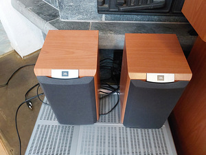 JBL колонки (2 фото из 8)