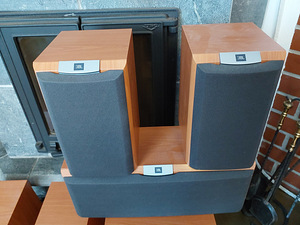 JBL колонки (3 фото из 8)