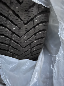 235/60R18 (4 фото из 4)
