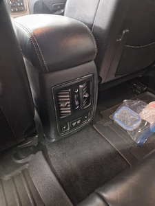 Jeep Grand Cherokee (10 foto / 14)
