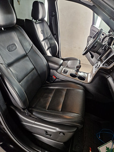 Jeep Grand Cherokee (11 foto / 14)