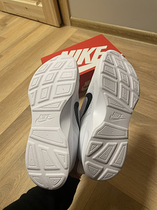 Кроссовки Nike 38 (новые) (4 фото из 5)