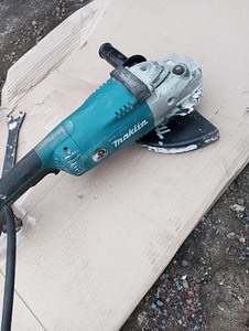 Makita ga 9020s (2 foto / 7)