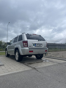 Jeep Grand Cherokee Overland (4 foto / 5)