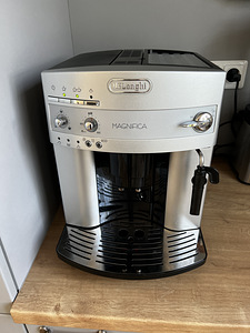 DeLonghi Magnifica täisautomaatne kohvimasin (1 foto / 6)