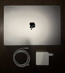 Apple MacBook Pro 16” Apple M1 Pro 16GB RAM 512GB