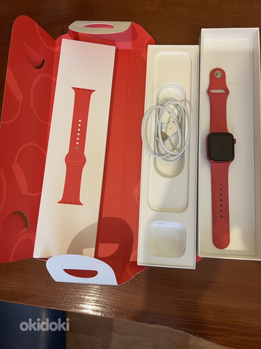 Apple Watch Series 6 40 мм красный (фото #1)