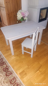 Täispuidust laste laud ja tool (1 foto / 3)
