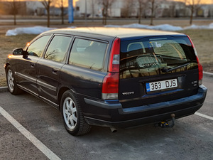 Volvo V70 (6 фото из 10)