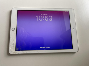 iPad 32GB (6th generation) Wi-Fi MR7G2KN/A