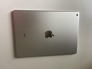 iPad 32GB (6th generation) Wi-Fi MR7G2KN/A (3 foto / 5)