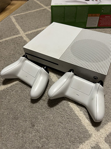 Xbox one + kaks pulti (3 foto / 5)