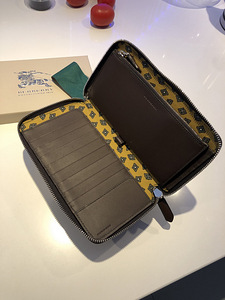 Кошелёк BURBERRY (2 фото из 3)