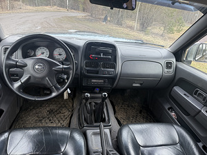 Nissan Pick-Up (6 фото из 6)