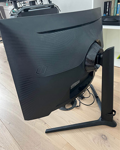 32" Neo G7 UHD 165Hz Mini LED Odyssey Gaming Monitor (2 foto / 2)