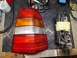 Mercedes benz w124 USA style suunatuled, tuli (5 foto / 9)