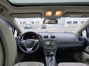 Toyota Avensis 2.2 (3 foto / 12)