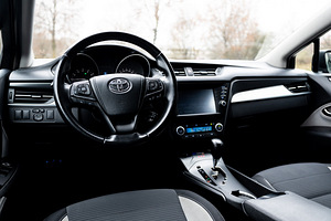 Toyota Avensis 1.8 (11 foto / 15)