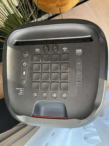 JBL Partybox 1000 (2 фото из 3)