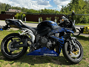 Honda CBR 600rr 2007 (2 foto / 10)