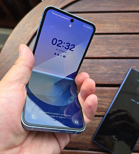 Samsung Galaxy Flip 6 (1 foto / 1)