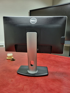 Dell UltraSharp U2312HMt 23" Full HD IPS (3 foto / 6)