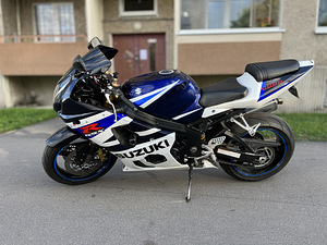 Suzuki gsx-r 1000 (2 foto / 8)