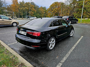 Audi A3 2019 1.0 TFSI (5 foto / 9)