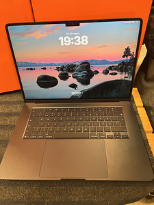Macbook Air 15” Apple M5 10-core CPU & 10-core GPU 16GB/512G (1 foto / 7)
