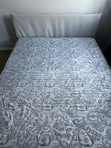 Müüa voodi 160x200 koos madratsiga Продается кровать 160х20 (2 фото из 3)