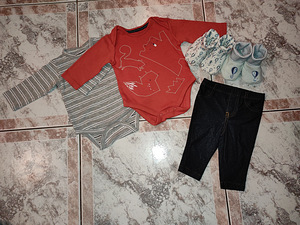Kaks body + püksid + sussid Mothercare, suurus 56 (1 foto / 1)