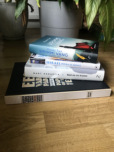 Eesti- ja inglisekeelsed raamatud (3 foto / 4)