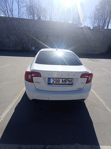 VOLVO S60 (2 фото из 6)