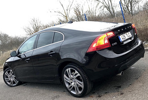 Volvo S60 (2 фото из 5)