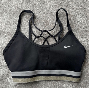 Спортивный бюстгальтер Nike (2 фото из 3)