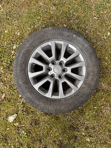 Toyota Land cruiser veljed ja rehvud (1 foto / 3)