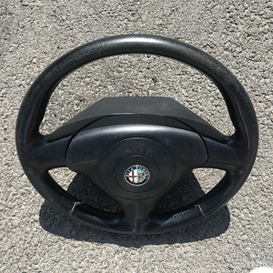 Alfa Romeo nahast rool + airbag (2 foto / 2)