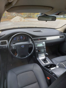 M: Volvo v70. 2.0TD 100kw 2009a. (14 foto / 15)