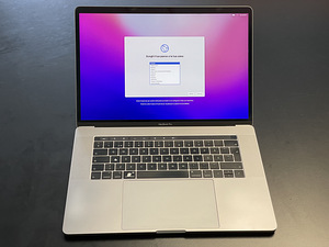 MacBook Pro 2018: 2,2 GHz 6-core Intel i7, 16 GB, 256 GB SSD (1 foto / 1)