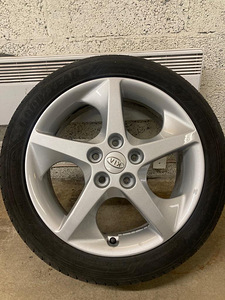 Kiia Ceed 17" veljed koos rehvidega (4 tk) 225/45R17 (1 foto / 6)