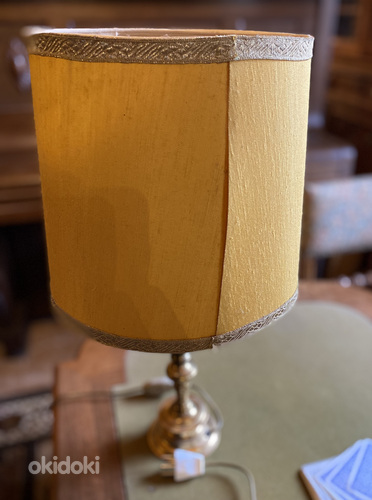 Настольная лампа на латунной ножке (фото #4)