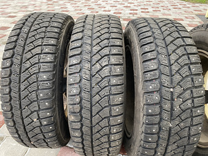 Naastrehvid 195/65/15 (2 foto / 3)