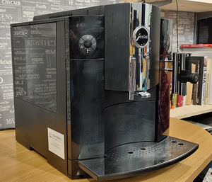 Jura Impressa C9 (2 foto / 10)