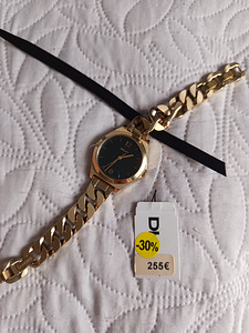 DKNY kellad (6 foto / 6)