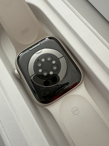 APPLE WATCH SERIES 7 41mm Starlight Aluminium (6 foto / 6)