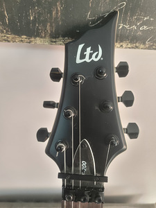 ESP LTD F-200 Black Satin Электрогитара (2 фото из 9)
