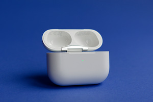 Apple MagSafe Airpods Pro 1/2/3 charging case (1 foto / 3)