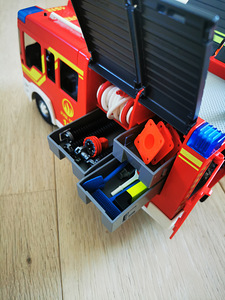 Playmobil tuletõje- ja politseiauto paadiga (7 foto / 10)