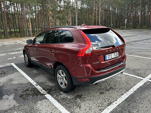 Volvo XC60 (3 фото из 15)